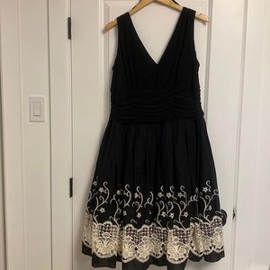 Laura Plus Party Dress. Black and cream. Size 16. Great Vintage Vibe